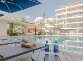 300Mbps Internet! -LUXURY 3-bdr POOL SIDE, STEPS from beach